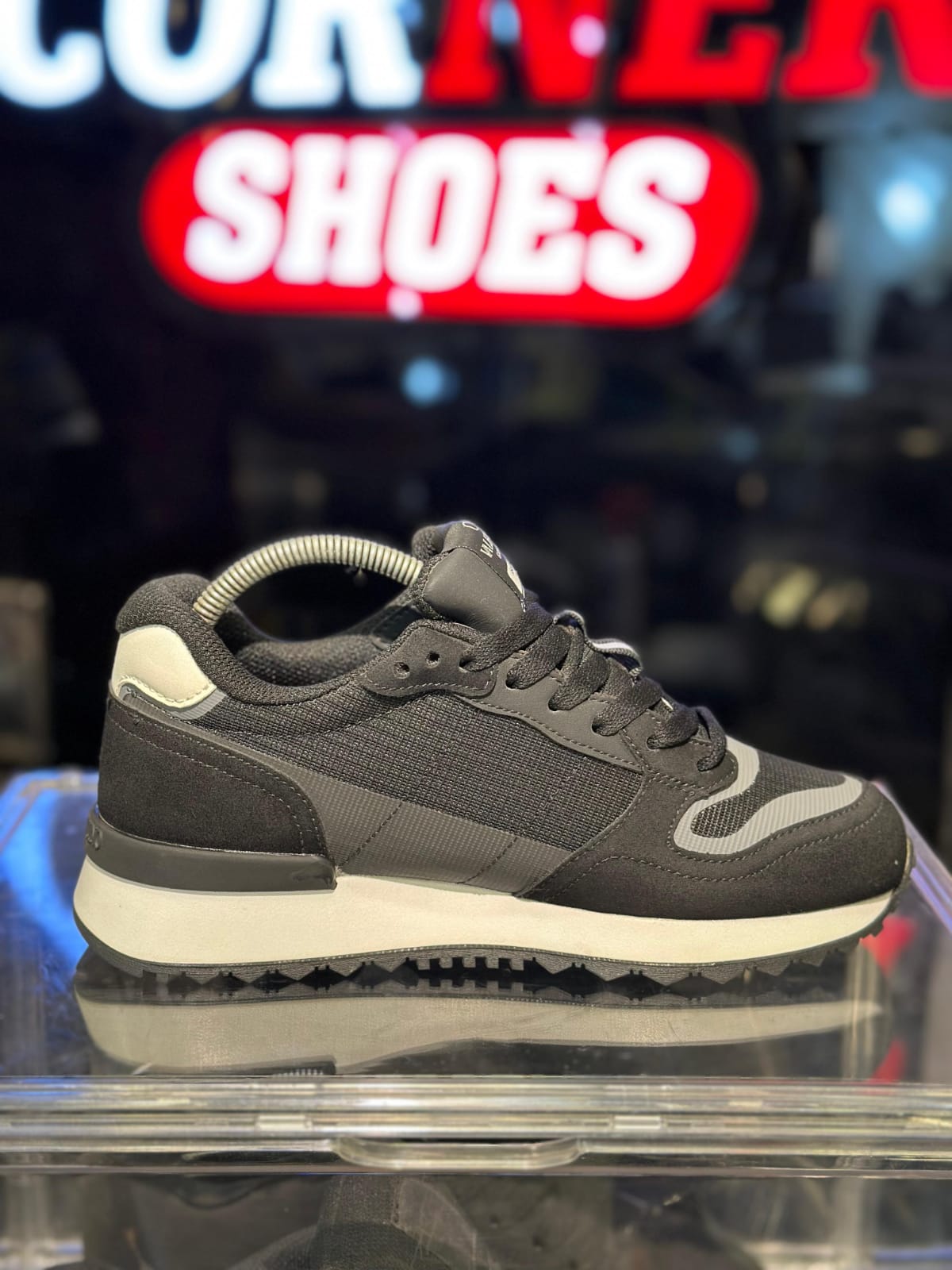 Black White G Valentino